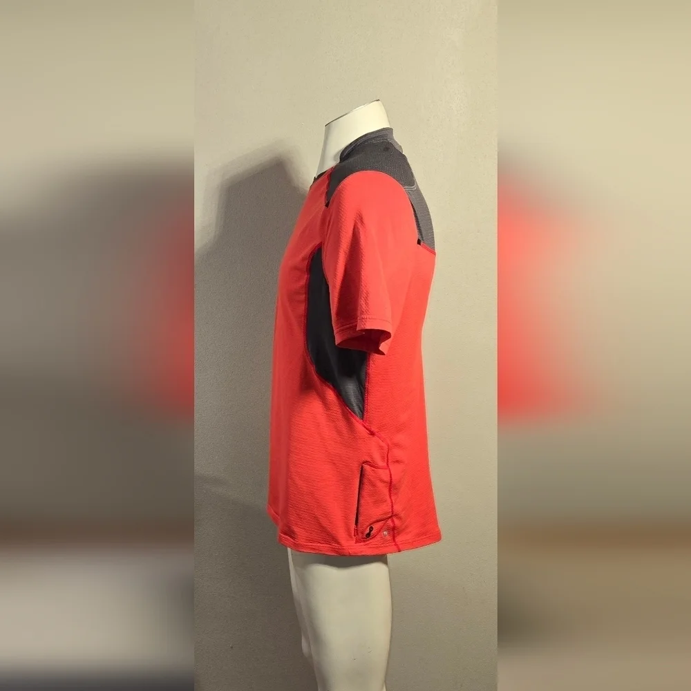 Lululemon Red & Grey Short Sleeve Rear Zip Pocket Training Shirt Men's Size Medi - Picture 2 of 6